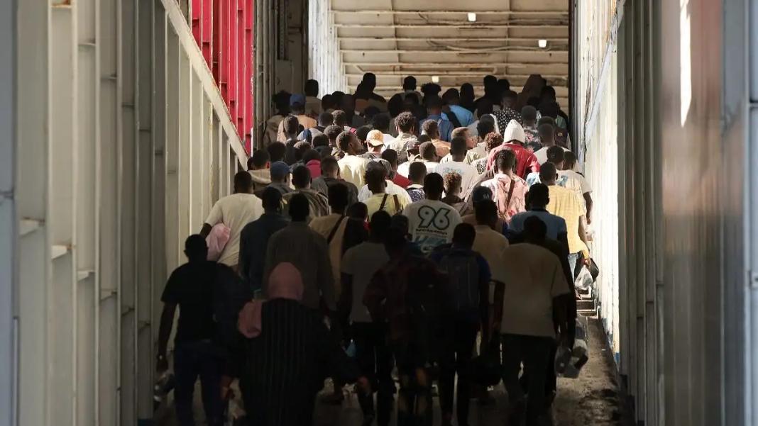 «Επιστρέψτε στην πατρίδα σας»: Το έντυπο που θα μοιράζεται στους παράνομους μετανάστες