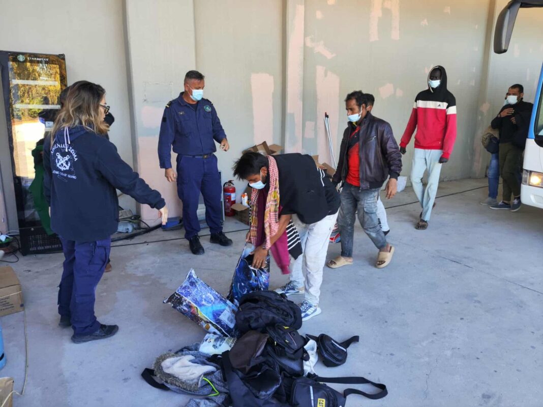 Στην Αγυιά μεταφέρθηκαν οι 79 μετανάστες που διασώθηκαν στη Γαύδο