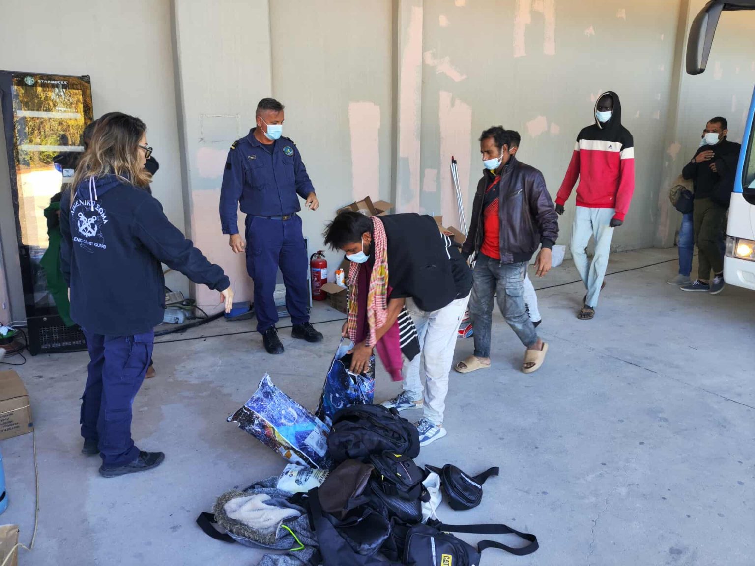 Στην Αγυιά μεταφέρθηκαν οι 79 μετανάστες που διασώθηκαν στη Γαύδο