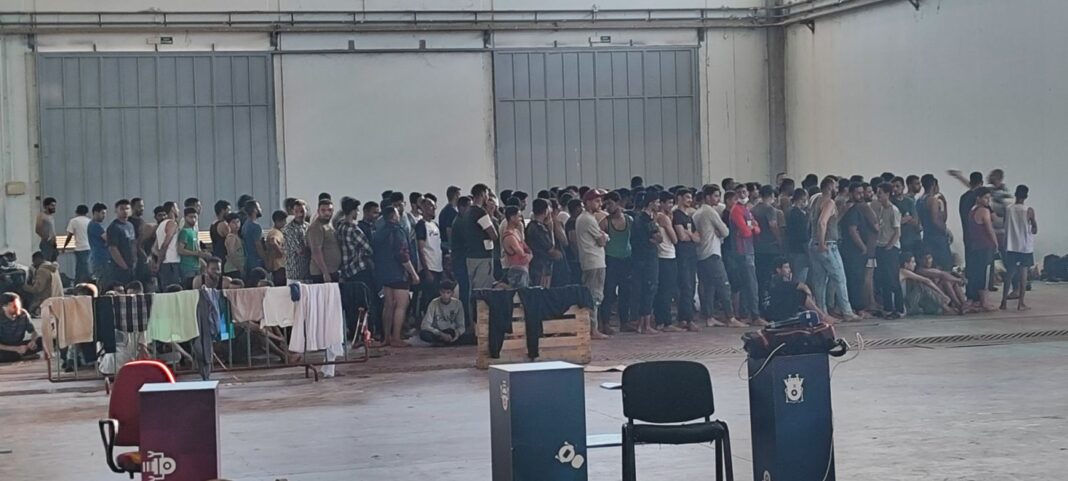 «Πιέζεται» και πάλι η Αγυιά με 273 μετανάστες – Πότε θα γίνει νέα επιχείρηση αποσυμφόρησης