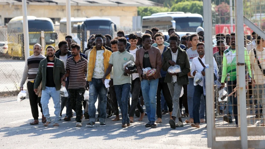 metanastes_kriti_apoxorisi 800.000€ από την Αθήνα στον ΔΟΜ – «Πράσινο φως» για απελάσεις και επιστροφές μεταναστών από την Λιβύη σε άλλες χώρες