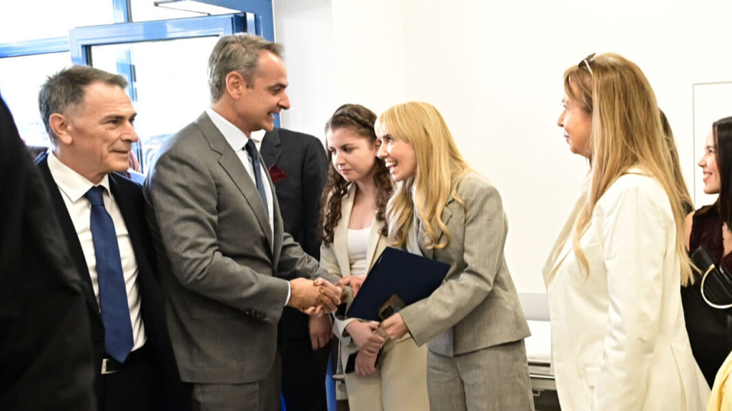 Επίσκεψη Κ. Μητσοτάκη στο «Αττικόν» – Μικρής έκτασης επεισόδια