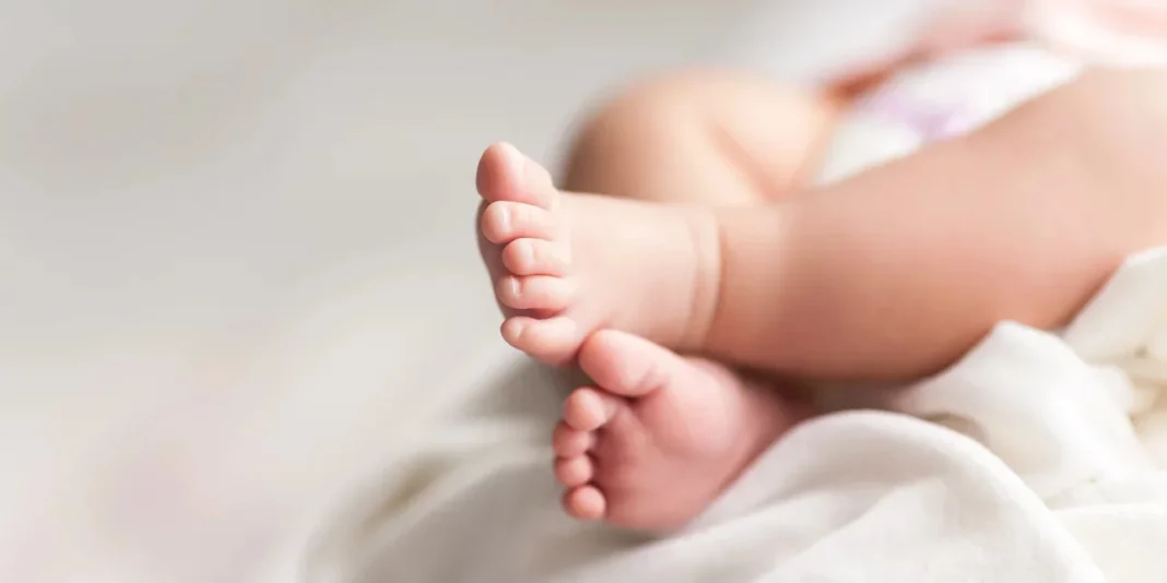 Ο 27χρονος Αιγύπτιος αρνείται ότι έκανε χρήση ναρκωτικά μπροστά στην ενός έτους κόρη του