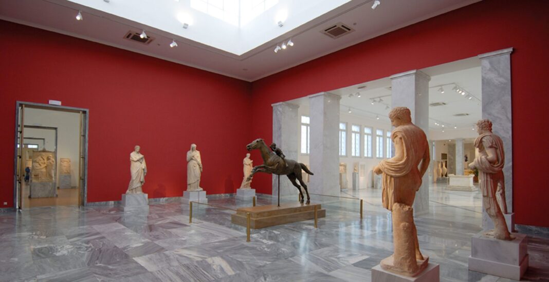 mouseia Αστυνομικοί στα μουσεία μετά την κινηματογραφική ληστεία στο Λούβρο