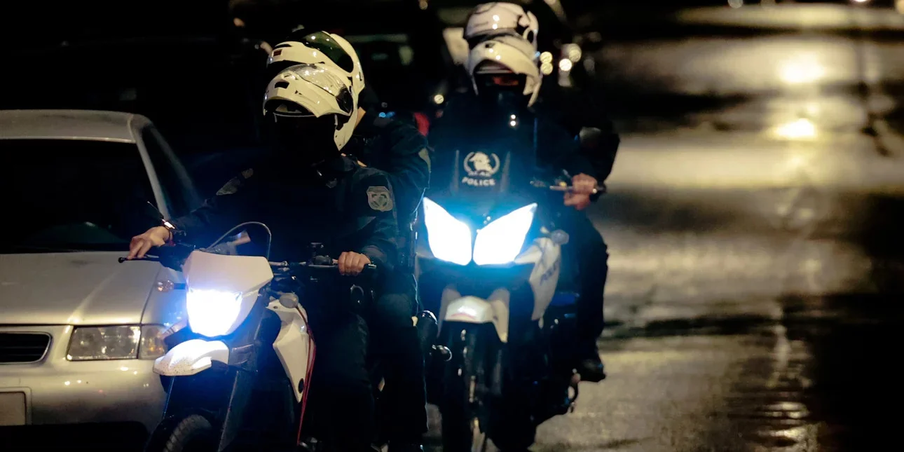 «Συγγνώμη, την ακολουθείτε;»: Φοιτήτρια παρενέβη όταν αντιλήφθηκε ότι 3 άνδρες ακολουθούσαν γυναίκα στη Σίνδο