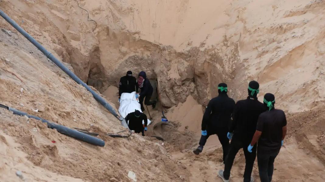 omoiroi-xamas-reurters-1-1200x675 Η Χαμάς ψάχνει σορούς με μπουλντόζες σε λαγούμια για να σώσει την εκεχειρία – Δεν κινδυνεύει η συμφωνία διαβεβαιώνει ο Τραμπ