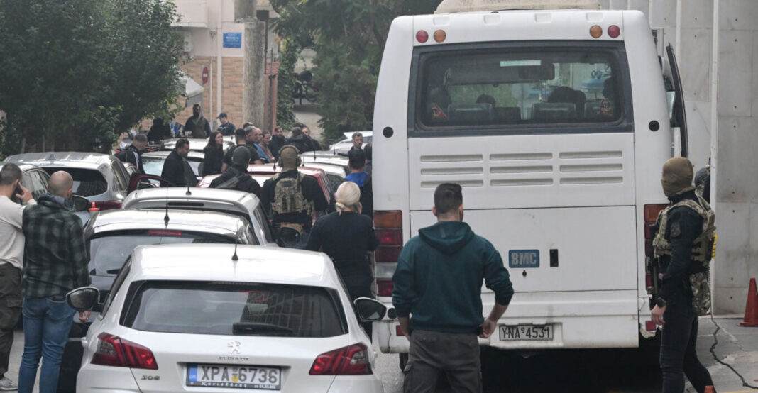 Υπό δρακόντεια μέτρα ασφαλείας στη ΓΑΔΑ οι συλληφθέντες για τον ΟΠΕΚΕΠΕ