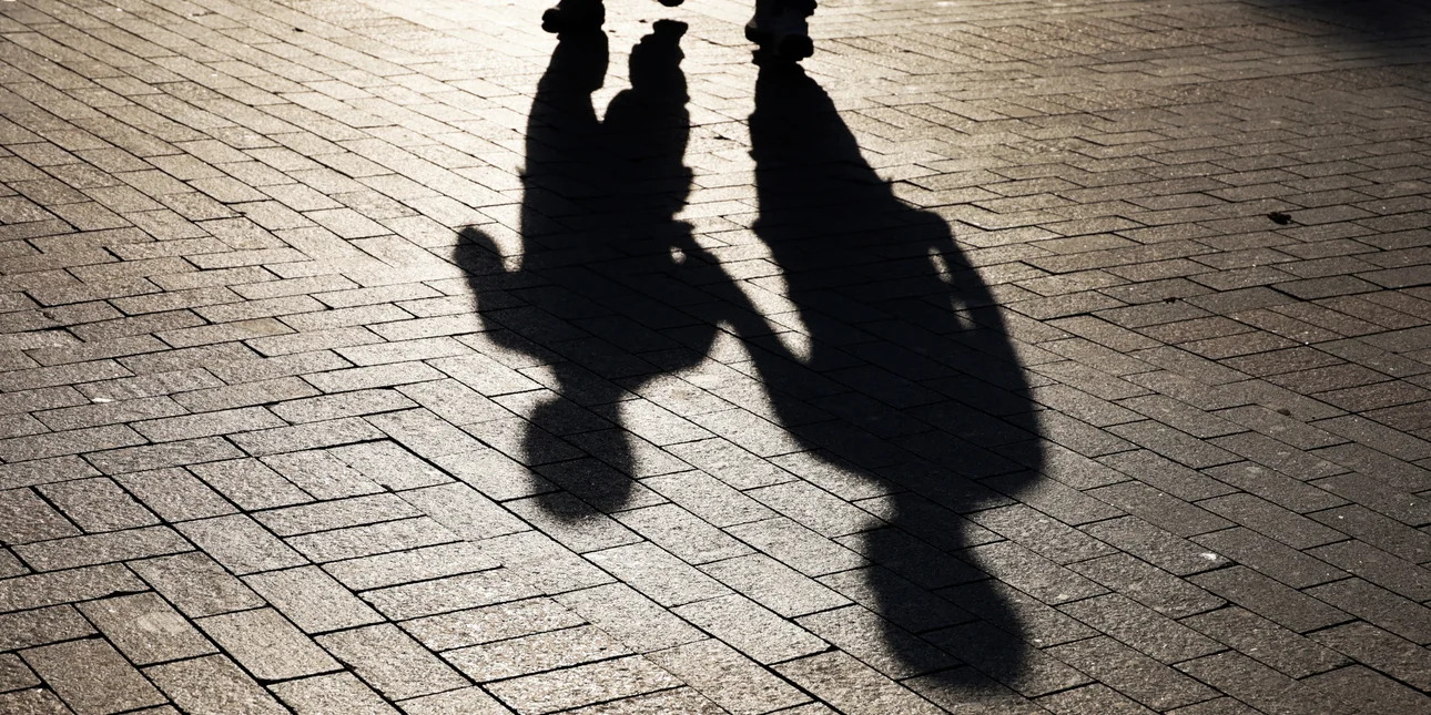 Θεσσαλονίκη: Έβαζαν τα ανήλικα παιδιά τους να ζητιανεύουν