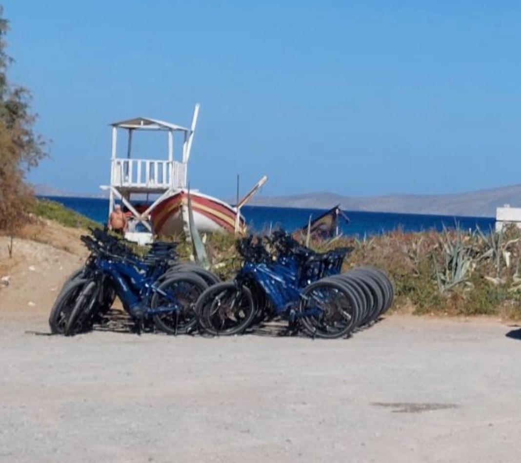 Τα ποδήλατα στην παραλία και ο… πολιτισμός