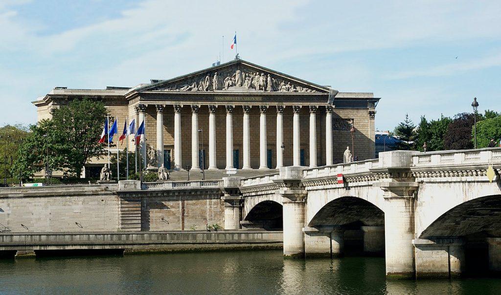paris-1024x604 Γαλλία: Δεν πέρασαν στην Εθνοσυνέλευση οι προτάσεις επιβολής φόρου περιουσίας