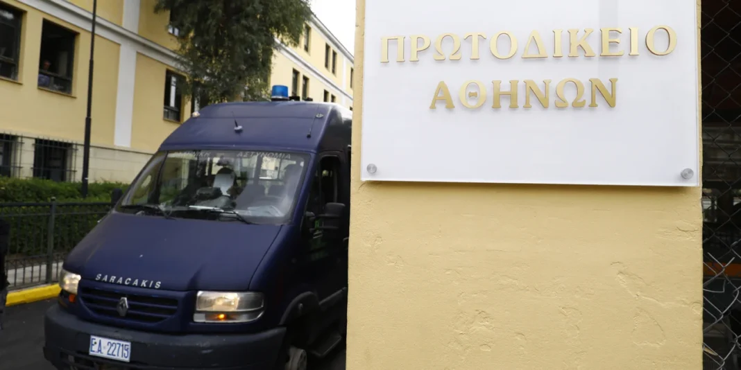 Ποινική δίωξη στον 24χρονο για τη δολοφονία έξω από νυχτερινό κέντρο στο Περιστέρι