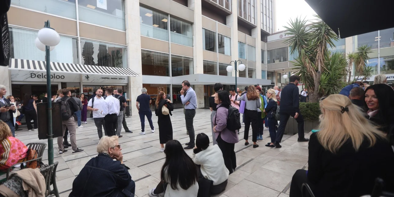 Πύργος Αθηνών: Από καλώδια ξεκίνησε η φωτιά – Το κτίριο εκκενώθηκε σε 3-4 λεπτά