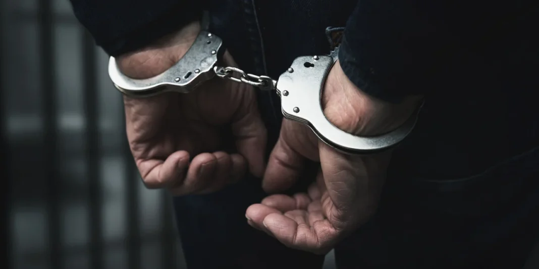 sillipsi-arrest-english.jpg Κυψέλη: Συνελήφθη 37χρονος που απείλησε με πιστόλι γυναίκα μέσα σε κατάστημα