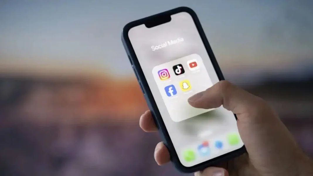 Snapchat, YouTube, App Store και Google Play στο στόχαστρο της Κομισιόν για την πρόσβαση ανηλίκων