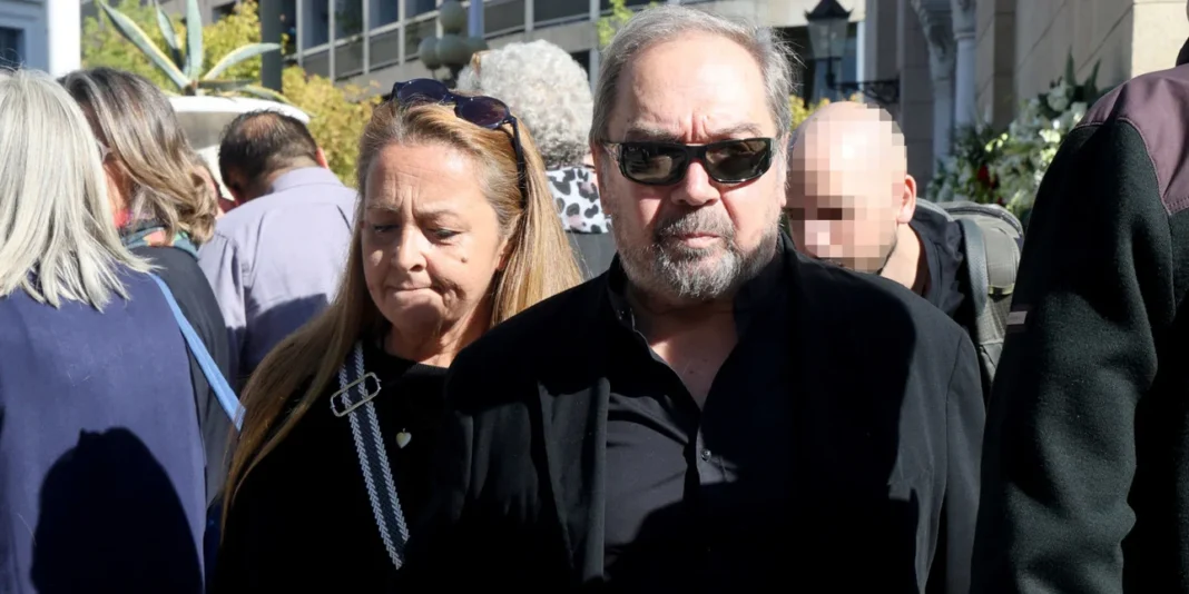 stamatis-fasoulis.jpg Συγκίνησε ο Φασουλής στον επικήδειο: «Διονύση αγόρι μου, έτσι είπαμε; Ξαφνικά unplug;»