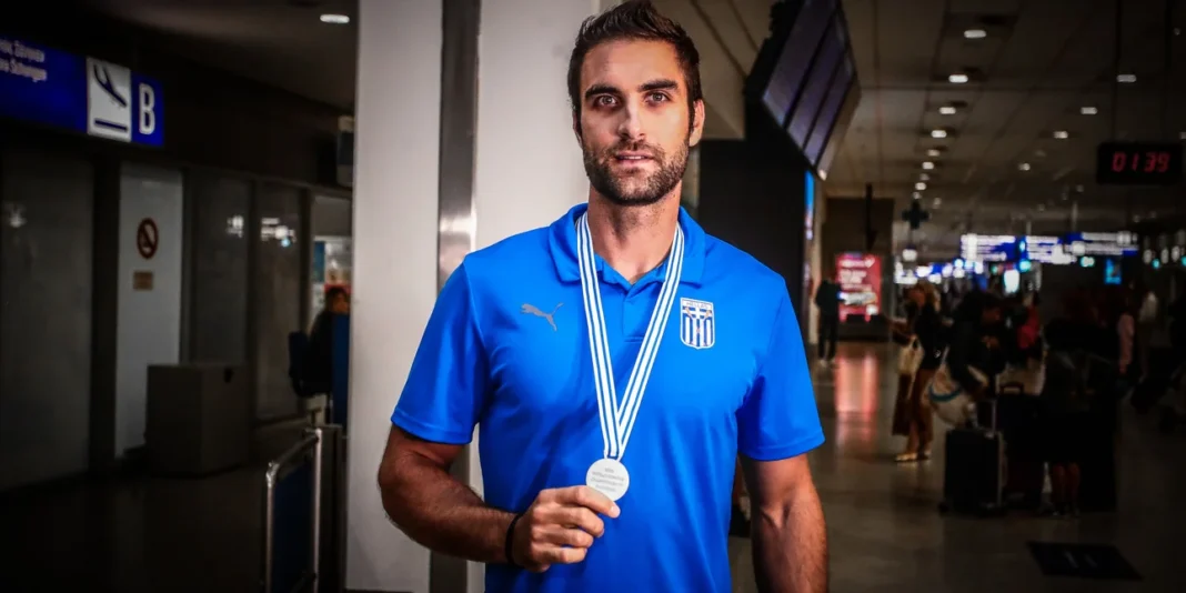 Επέστρεψε στην Ελλάδα ο Στέφανος Ντούσκος, μετά την κατάκτηση του χρυσού στο Παγκόσμιο της Σανγκάης