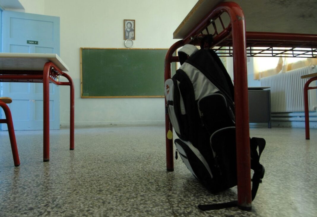 Ηράκλειο: Μαθητής λυκείου παίρνει απουσίες στο γυμνάσιο του προφυλακισμένου διευθυντή