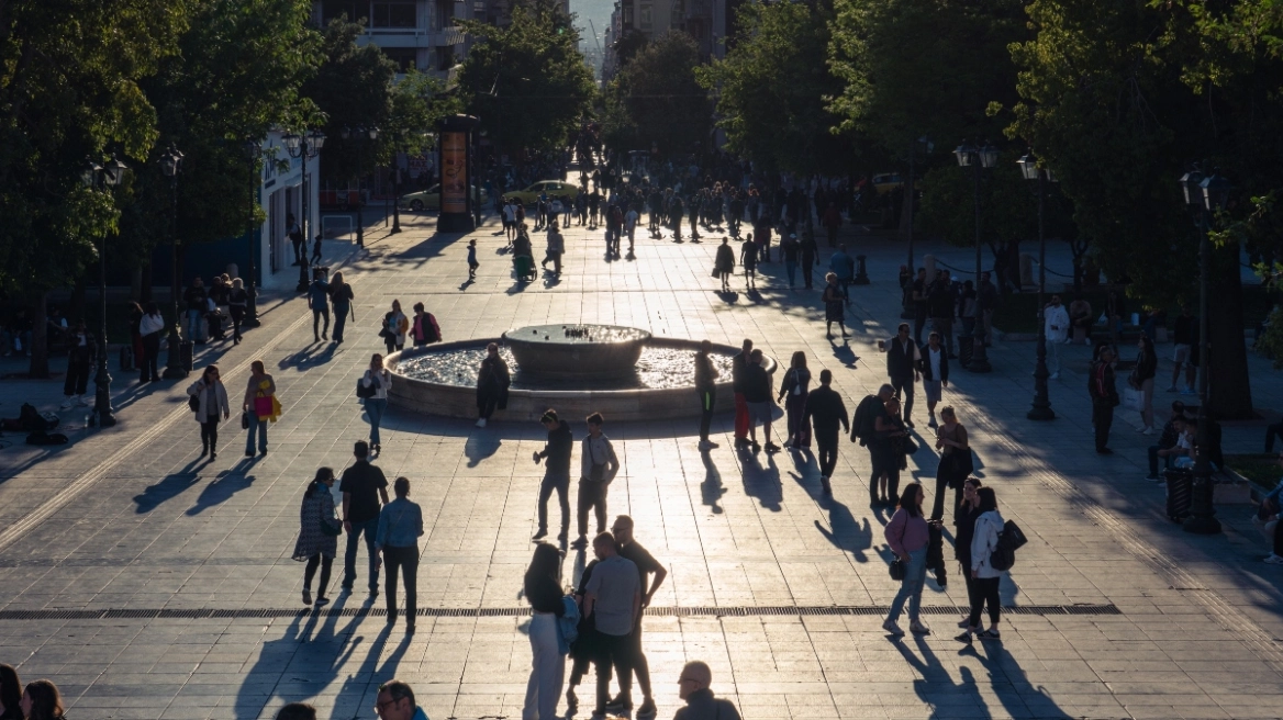 Μειωμένος ο πληθυσμός της Ελλάδας κατά 58.449 άτομα το 2024, ανακοίνωσε η ΕΛΣΤΑΤ