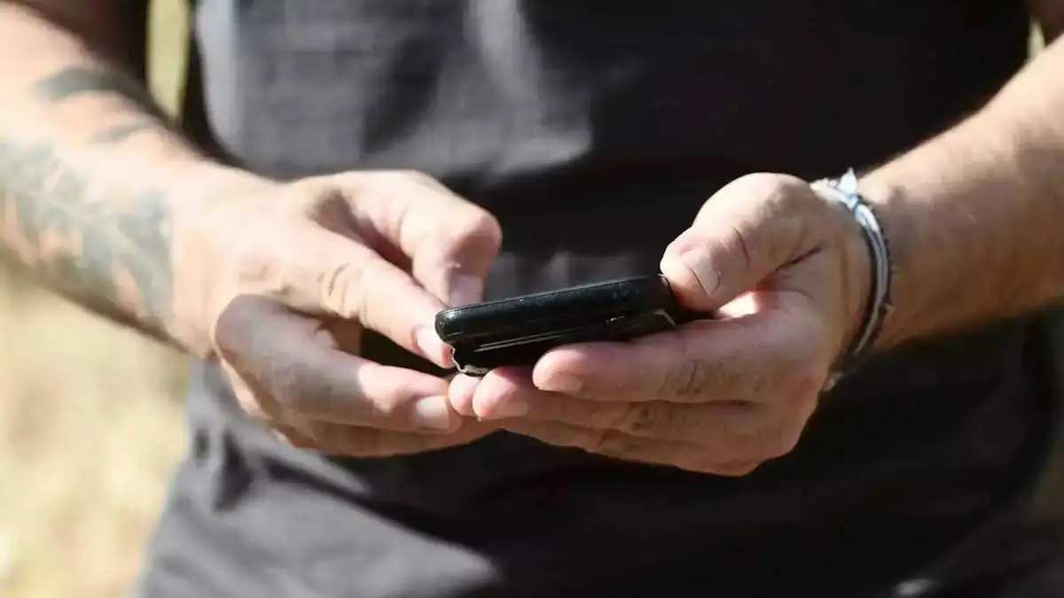 Η Europol για το «Caller ID Spoofing»: Το «ψεύτικο όνομα» στην οθόνη του κινητού κρύβει ψηφιακή παγίδα