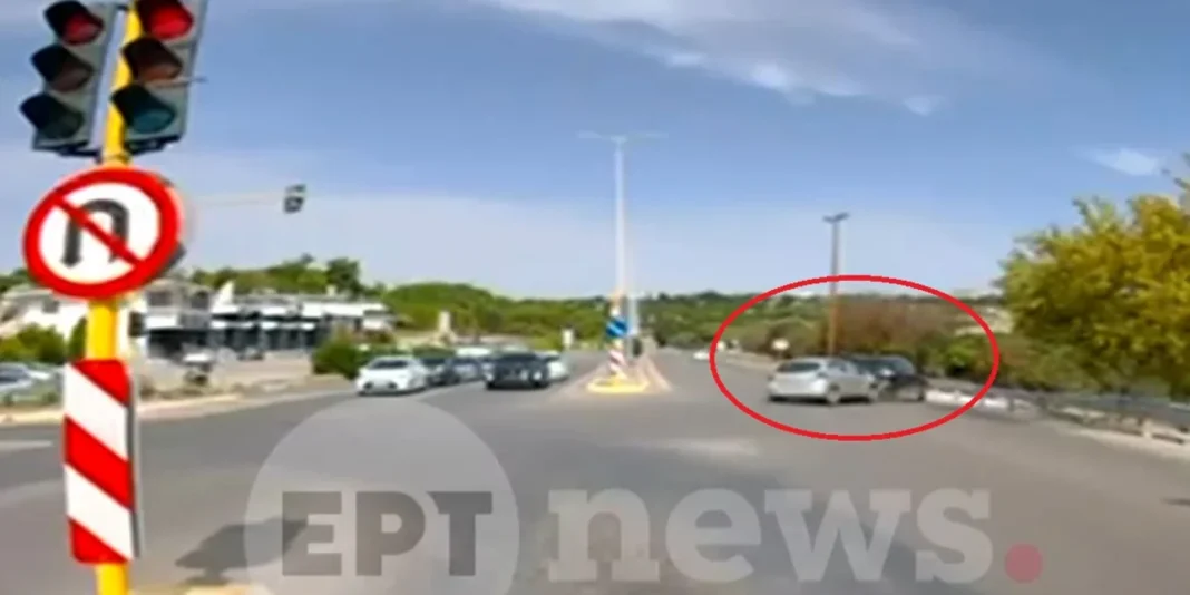 Τροχαίο στη Ρόδο: ΙΧ παραβίασε κόκκινο φανάρι και συγκρούστηκε με άλλο όχημα (βίντεο)