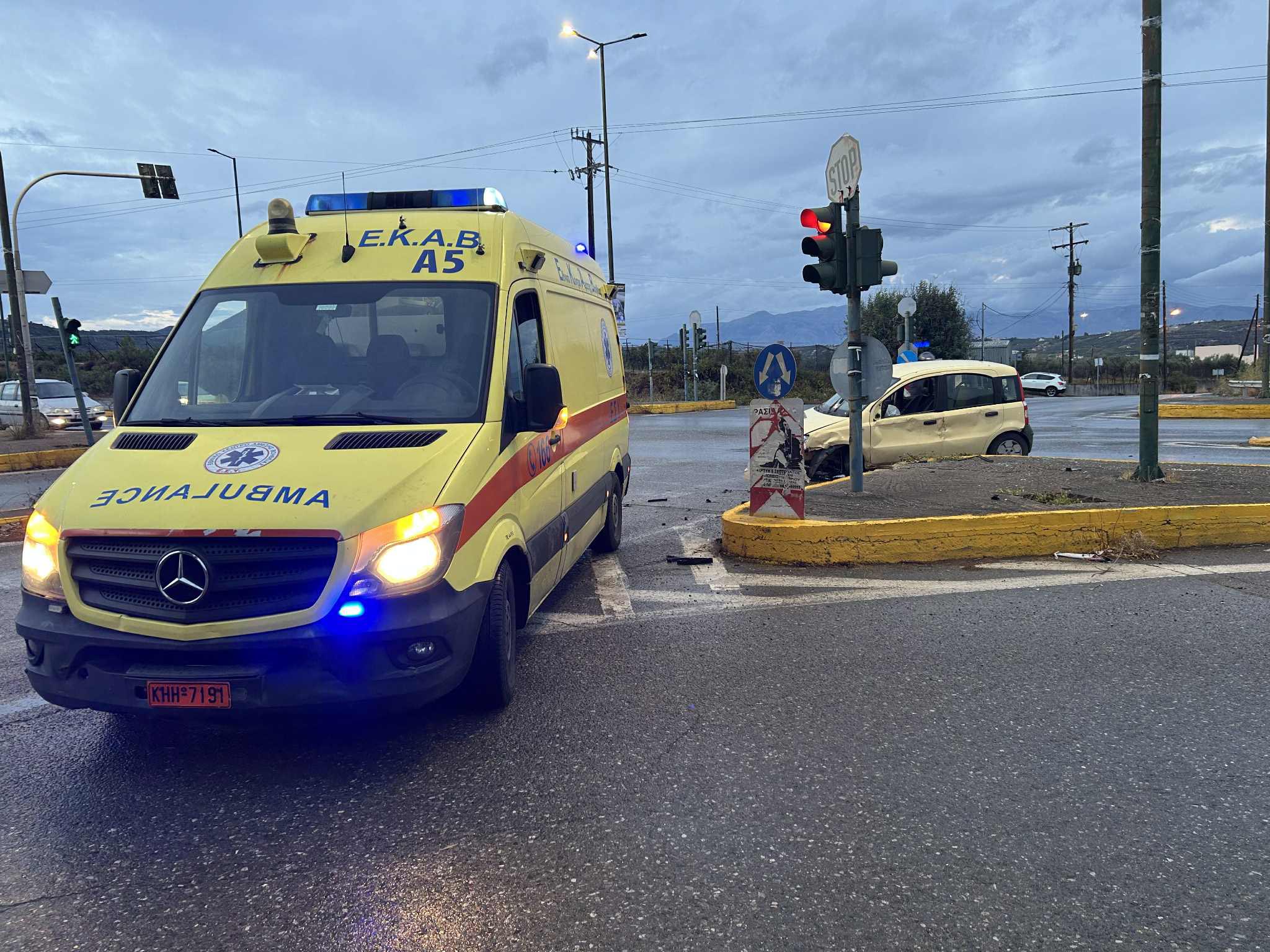 Ηράκλειο: Πρωινό τροχαίο στον… βρεγμένο δρόμο