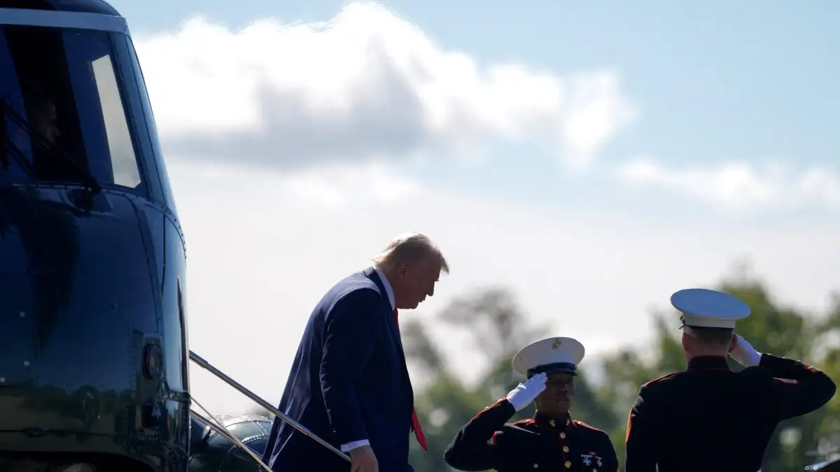 Ο Ντόναλντ Τραμπ πήγε για εξετάσεις σε στρατιωτικό νοσοκομείο