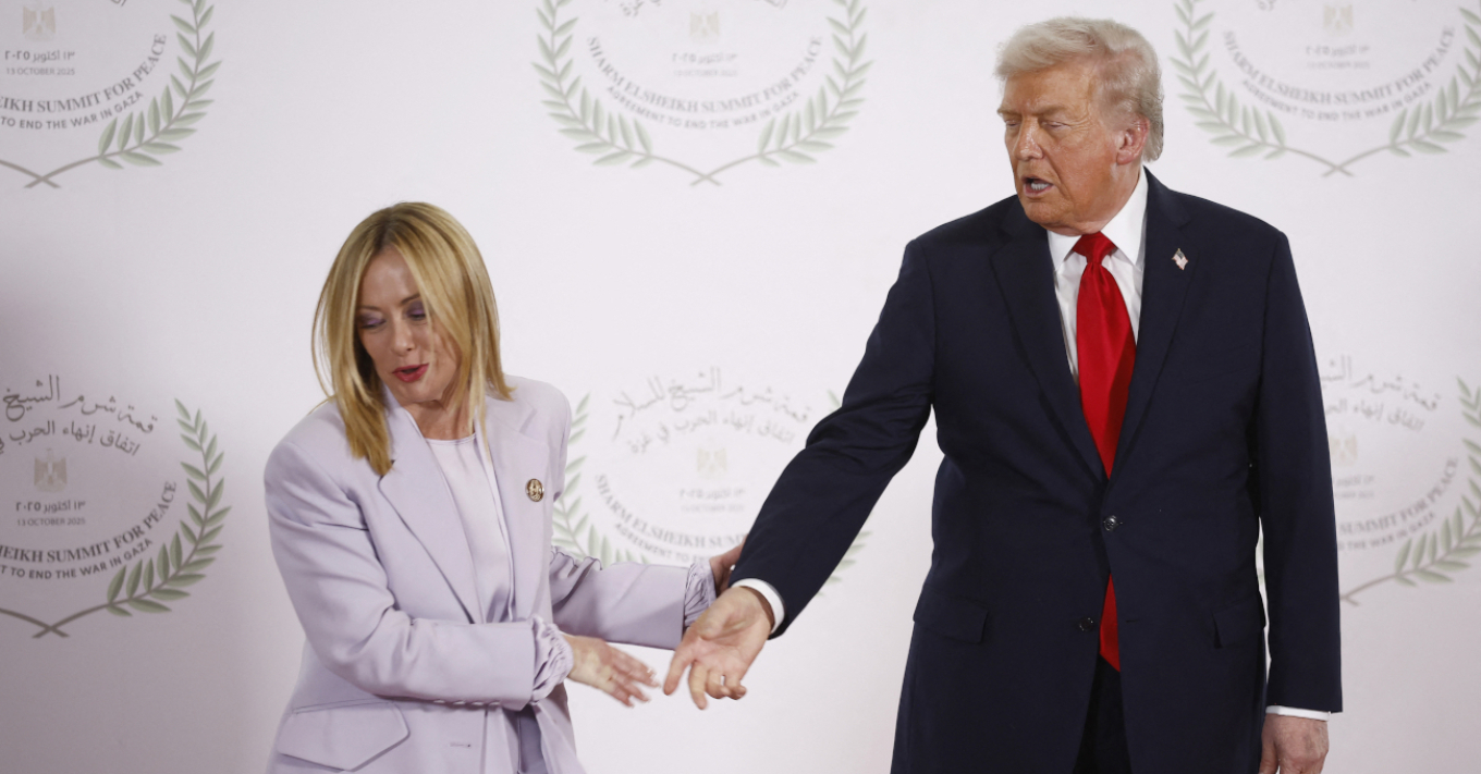 Τραμπ σε Μελόνι: «Είσαι νέα και όμορφη» – Βίντεο