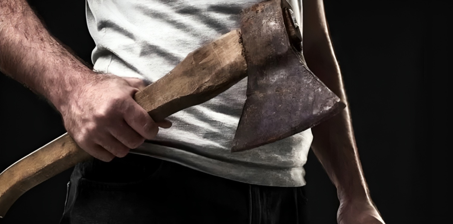 Ηράκλειο: 39χρονος σε αμόκ πήρε τσεκούρι και «έσπασε» το αυτοκίνητο της γειτόνισσάς του