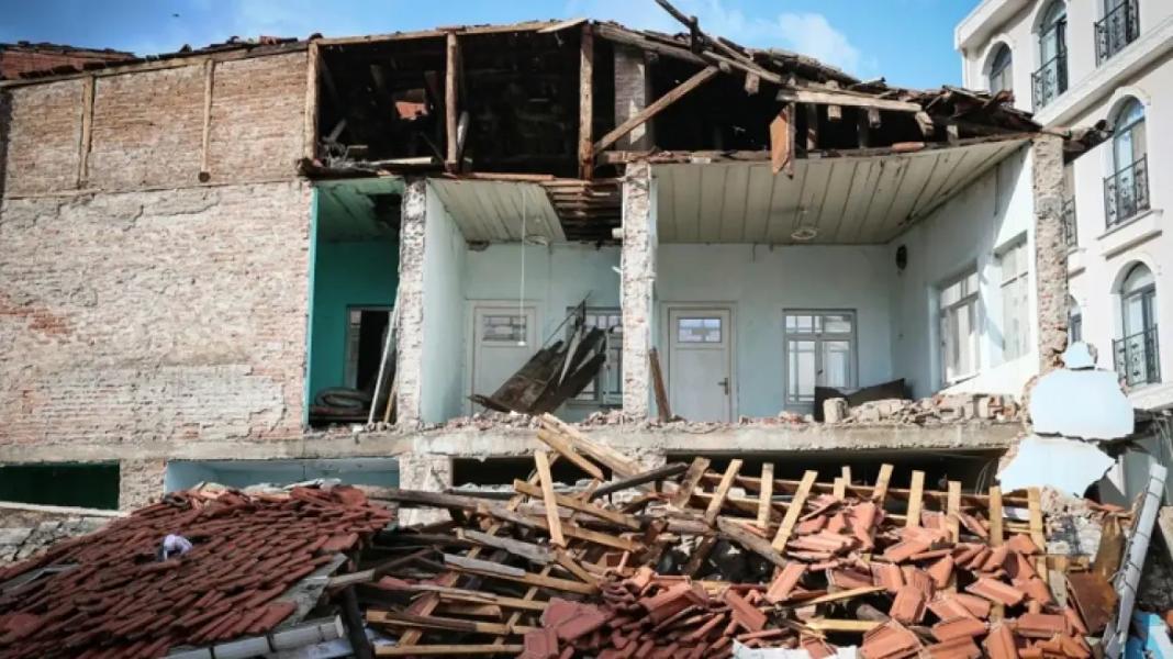 turkey-sismos Τουρκία: 330 μετασεισμοί και 26 τραυματίες μετά τον σεισμό των 6,1 Ρίχτερ