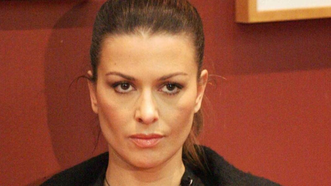 Φυλάκιση 10 μηνών με αναστολή στον πρώην σύντροφο της Τζίνας Αλιμόνου για το περιστατικό ενδοοικογενειακής βίας