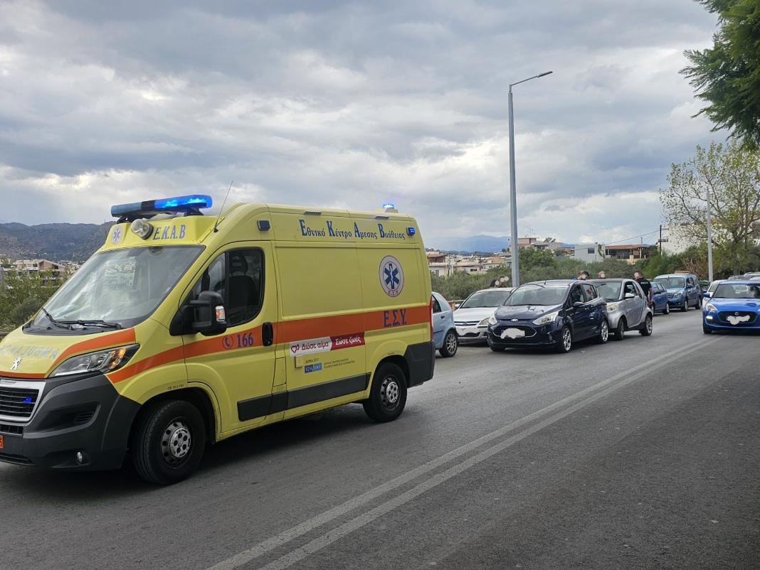 Χανιά: Σφοδρή σύγκρουση αυτοκινήτων – Στο νοσοκομείο μια γυναίκα, δείτε φωτογραφίες