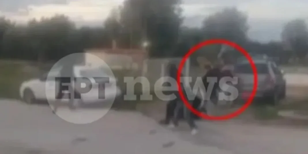 video-sok-mahairies-peraia.jpg Βίντεο-ντοκουμέντο από την άγρια συμπλοκή στην Περαία: Βγήκαν ρόπαλα, μαχαίρια, λοστάρια για τα μάτια μιας γυναίκας