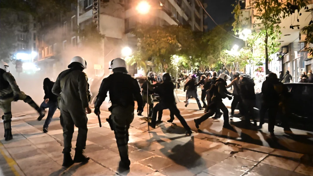 ximitiris_memorial_march-eurokinissi-xrwma Επεισόδια στα Εξάρχεια σε πορεία για τον θάνατο του αναρχικού από τη βόμβα στους Αμπελόκηπους