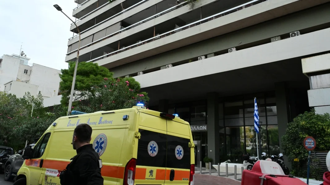 Περίμενε το δεύτερο παιδί του ο 44χρονος που έπεσε από τον Πύργο Απόλλων – Άγνωστο τι τον οδήγησε στην πράξη του