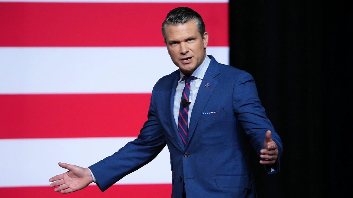 Θρίλερ με την πτήση του Πιτ Χέγκσεθ – Προσγειώθηκε εκτάκτως στη Βρετανία