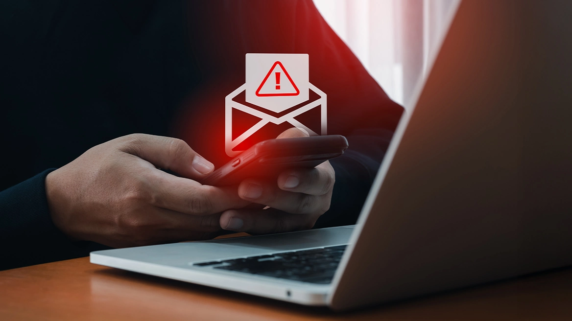 Μεγάλη απάτη άνω του $1 δισ. από Κινέζους χάκερ στις ΗΠΑ – Πώς υποκλέπτουν κωδικούς στέλνοντας SMS