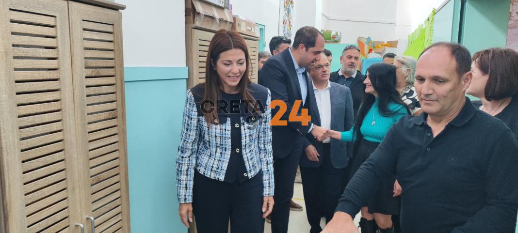 Στο Ειδικό Σχολείο Ρεθύμνου η Υπουργός Παιδείας Σοφία Ζαχαράκη – Δείτε φωτογραφίες