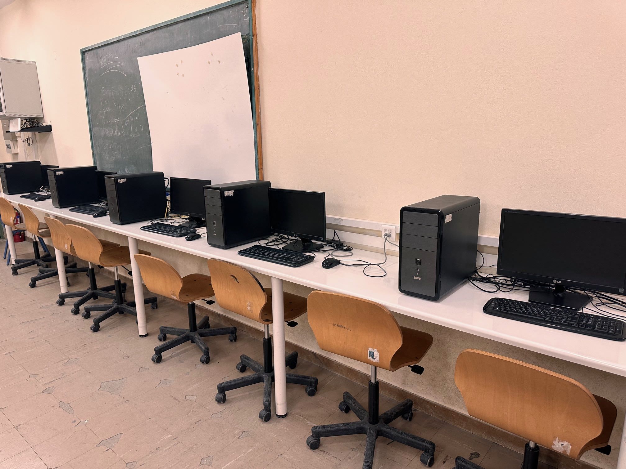 Νέος εξοπλισμός πληροφορικής στα σχολεία του Δήμου Μαλεβιζίου