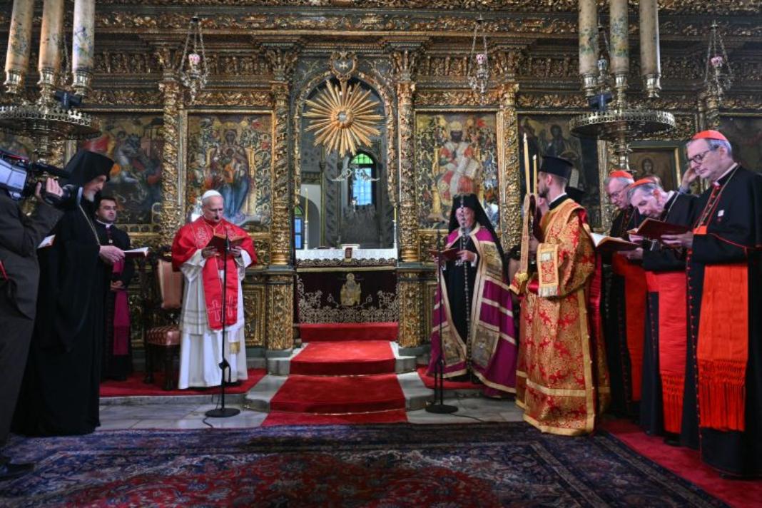 Ιστορικές στιγμές στο Φανάρι: Υπεγράφη η Κοινή Δήλωση Πάπα Λέοντος και Πατριάρχη Βαρθολομαίου