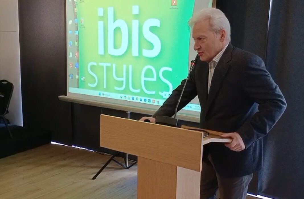 Αλέξης Καλοκαιρινός: «Δεν υπάρχει νοημοσύνη στην Τεχνητή Νοημοσύνη»