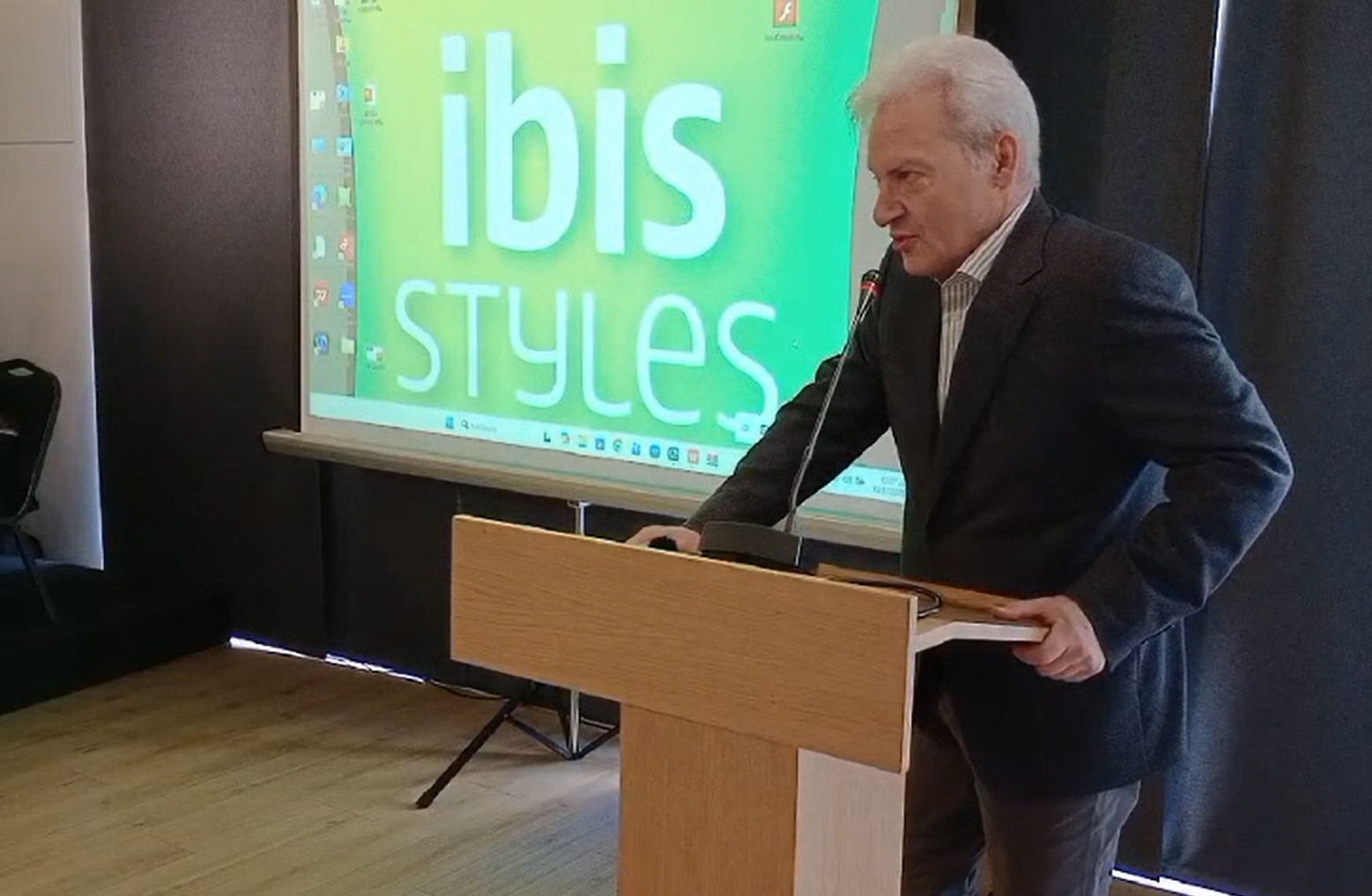 Αλέξης Καλοκαιρινός: «Δεν υπάρχει νοημοσύνη στην Τεχνητή Νοημοσύνη»