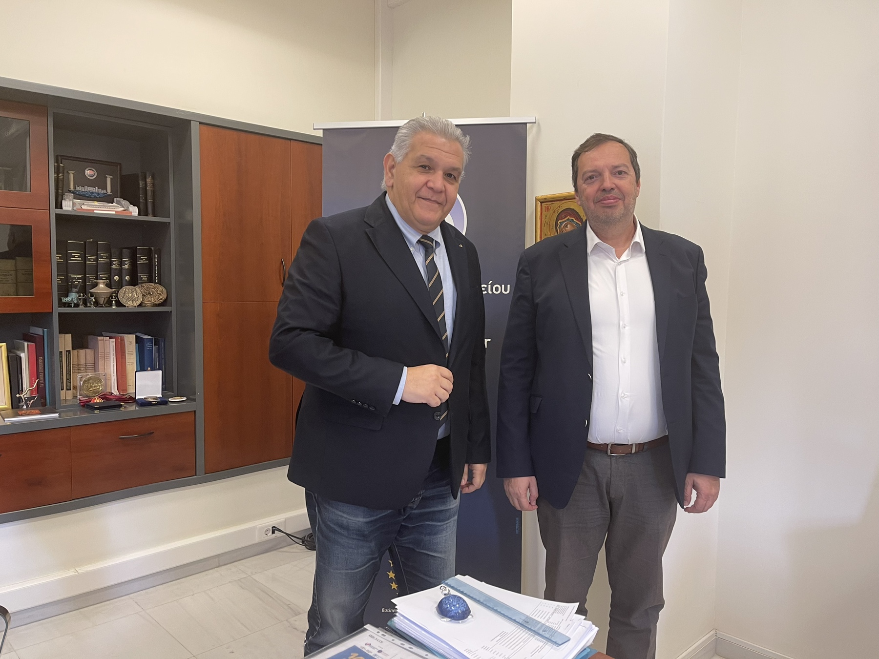 Συνάντηση Καρκανάκη – Παπαδάκη για τα προβλήματα στο εμπορικό λιμάνι