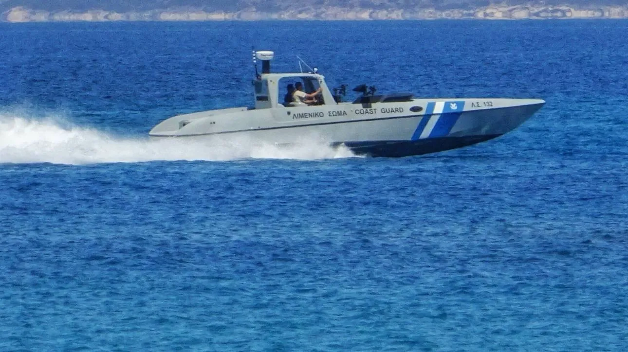 Κύθνος: Συνεχίζονται οι έρευνες για τον αγνοούμενο κυβερνήτη ιστιοφόρου – Εντοπίστηκε το σκάφος