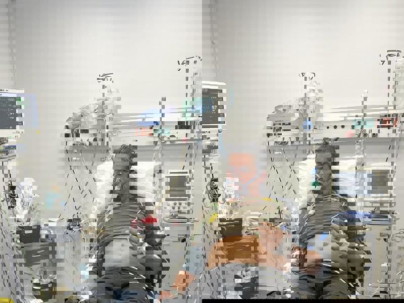 «Οι εργαζόμενοι του νοσοκομείου Αγίου Νικολάου μου έσωσαν την ζωή – Θα είμαι μαζί τους στην πλατεία»