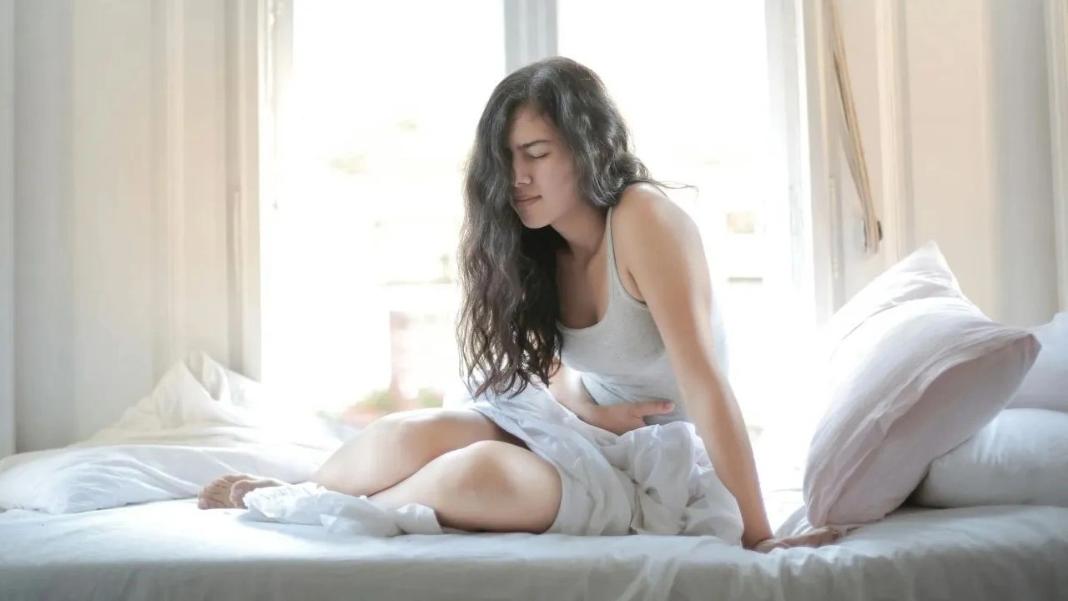 Πολυκυστικές Ωοθήκες: Η «σιωπηλή διαταραχή» και ο ασταθής κύκλος – Τι πρέπει να ξέρουν οι γυναίκες