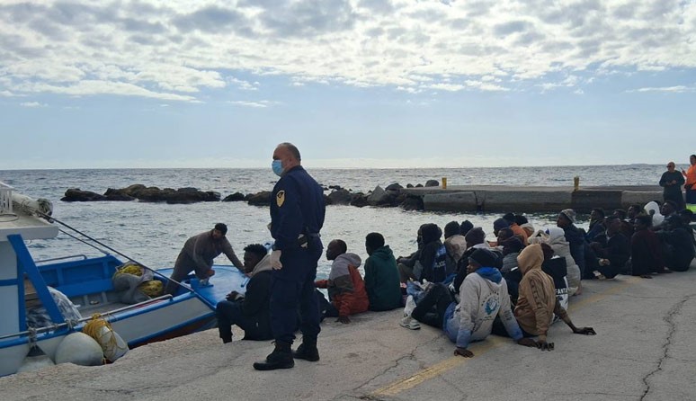 Αμείωτες οι ροές στην Κρήτη: Σχεδόν 100 μετανάστες εντοπίστηκαν στην Χρυσή