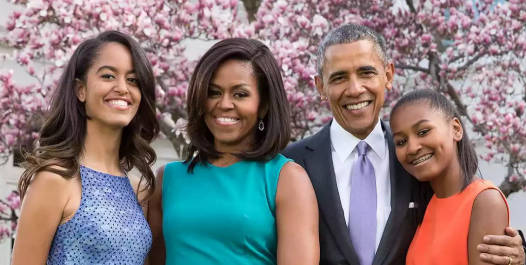 Σπάνια οικογενειακή φωτογραφία των Ομπάμα με τις κόρες τους – Πόσο έχουν αλλάξει