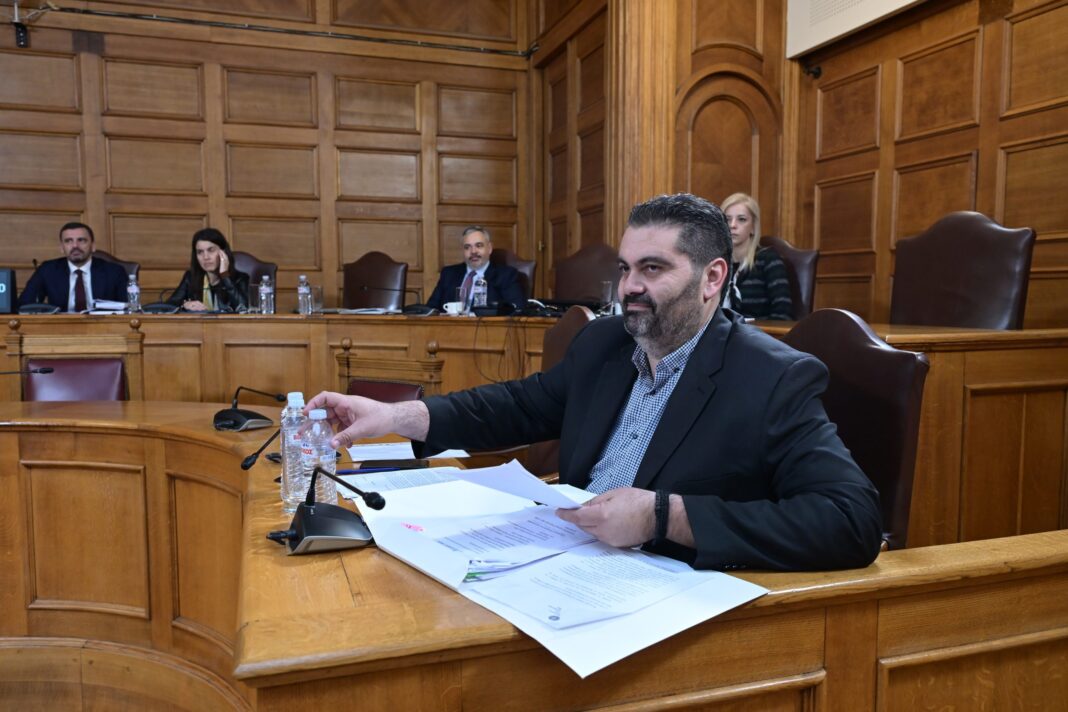 Ένταση στην Εξεταστική Επιτροπή: Ανοίκεια επίθεση στον Σταύρο Τζεδάκη καταγγέλλει το ΠΑΣΟΚ