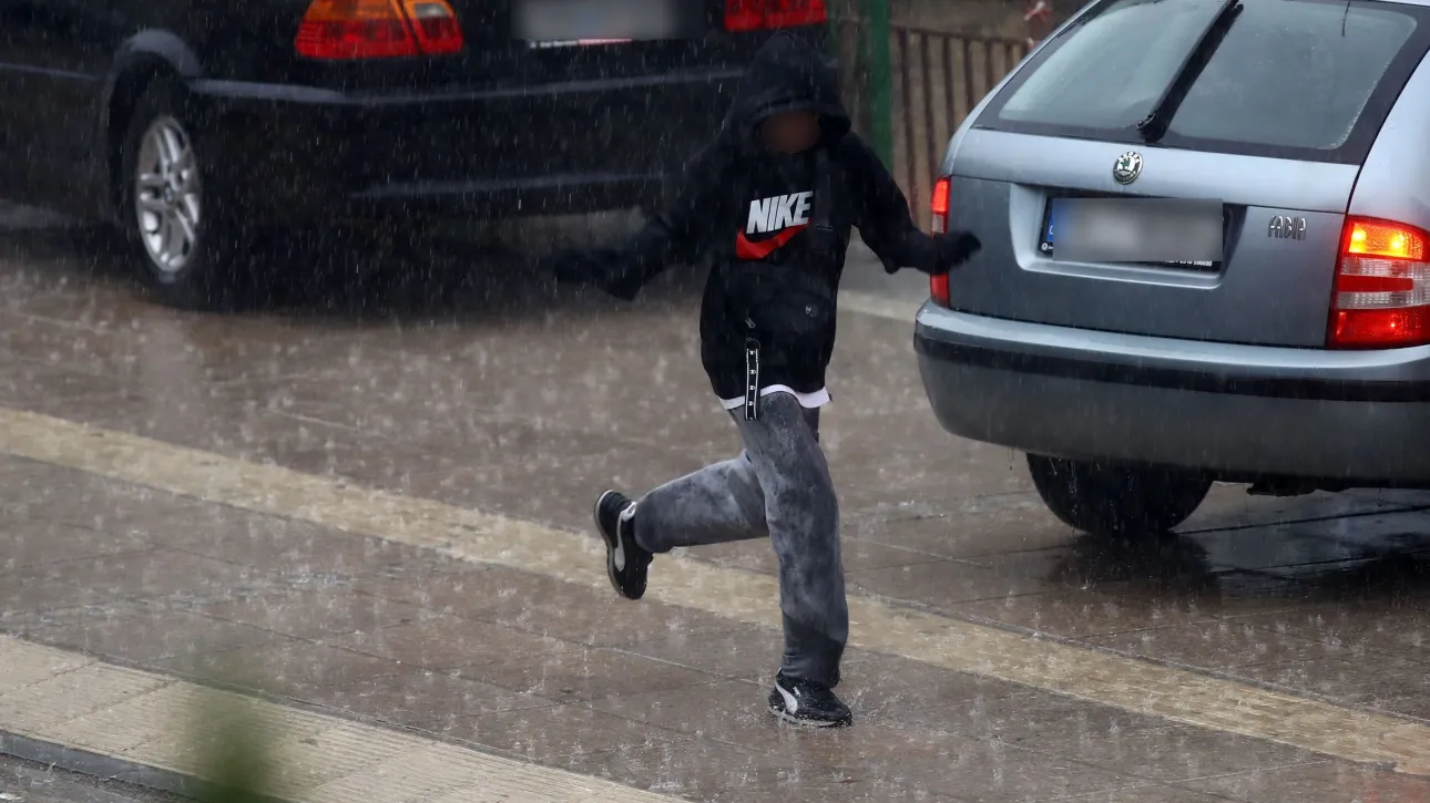 Έκτακτο δελτίο επιδείνωσης καιρού: Τριήμερη κακοκαιρία με βροχές – Ποιες περιοχές θα πληγούν