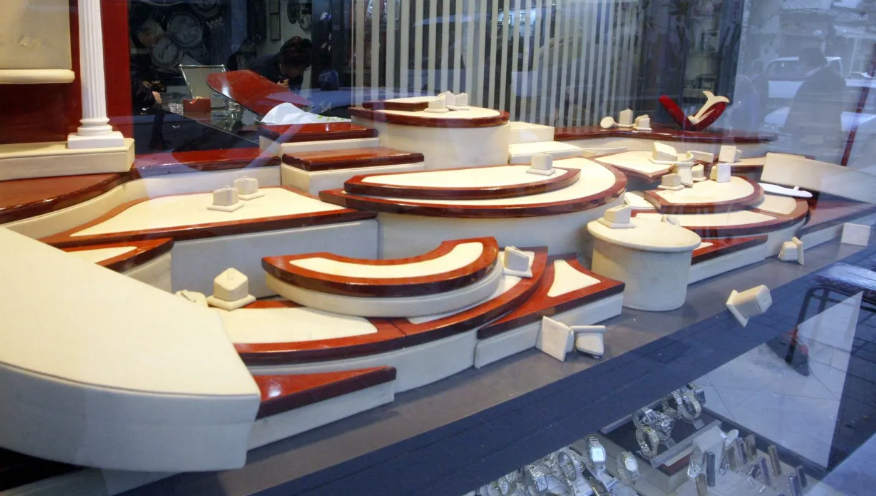 Κινηματογραφική ληστεία στη Νέα Ιωνία – Εισβολή με κλεμμένο αυτοκίνητο σε κοσμηματοπωλείο